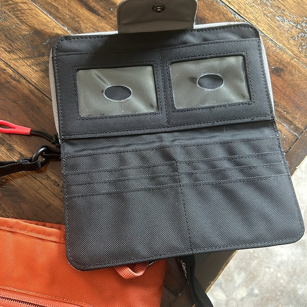 Sherpani crossbody and matching wristlet wallet - Picture 4 of 4